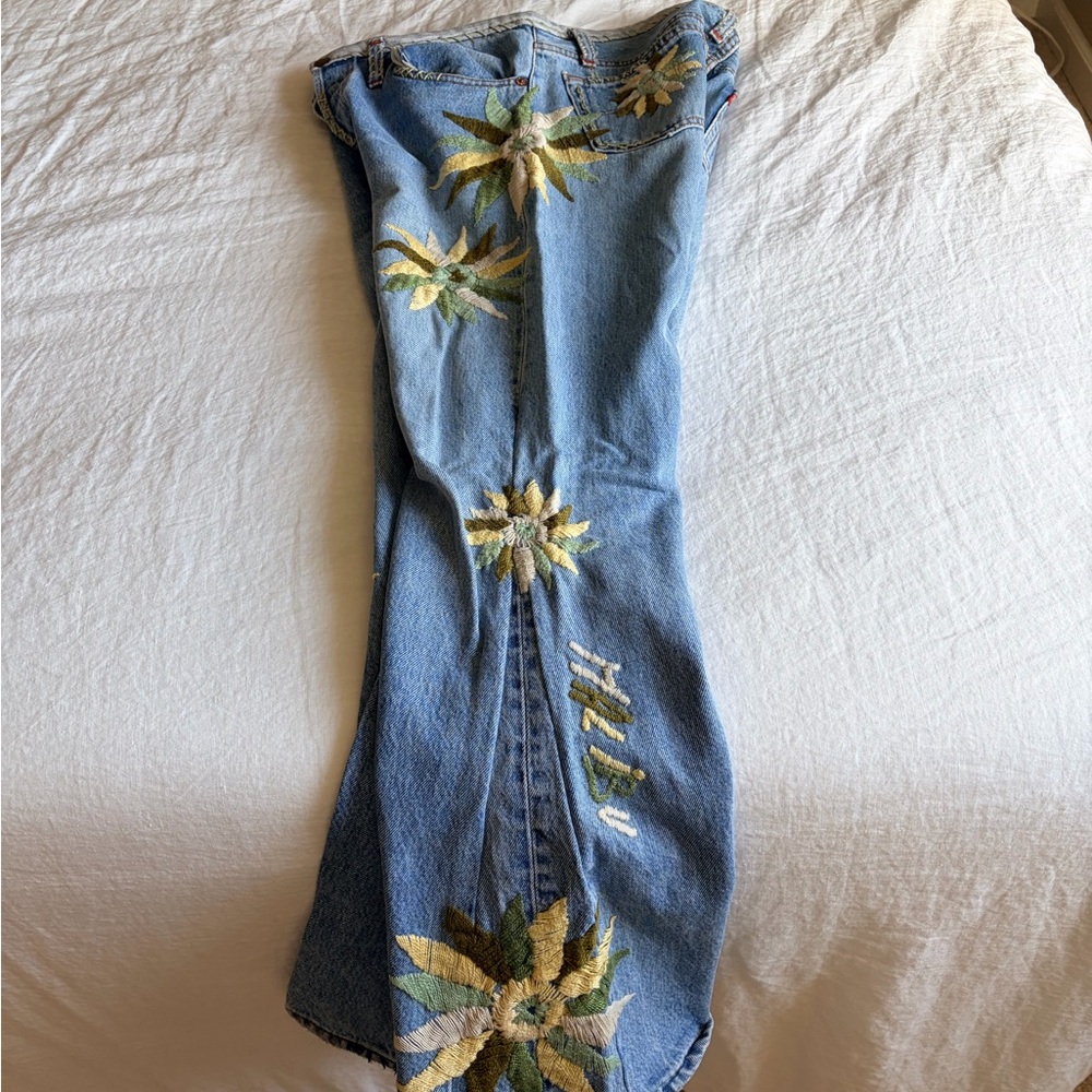 The Great China Wall Blue Jeans with Floral Design